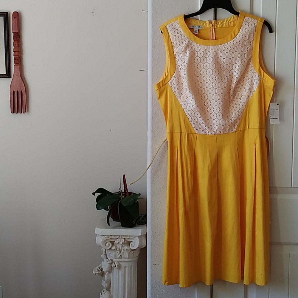 PRICE IS FIRM!! NWT London Style dress.Size 16